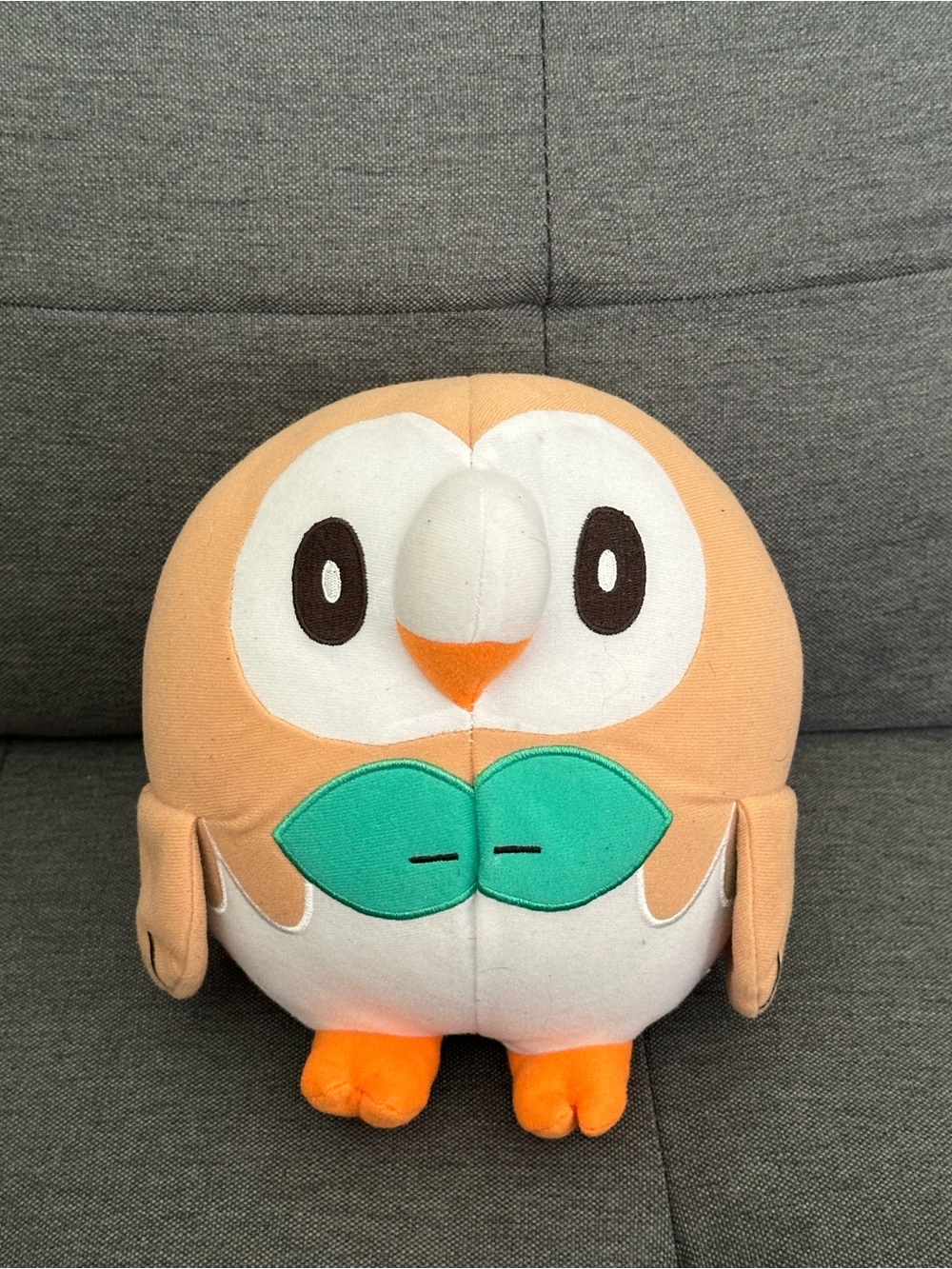 Pokémon Rowlet plush toy